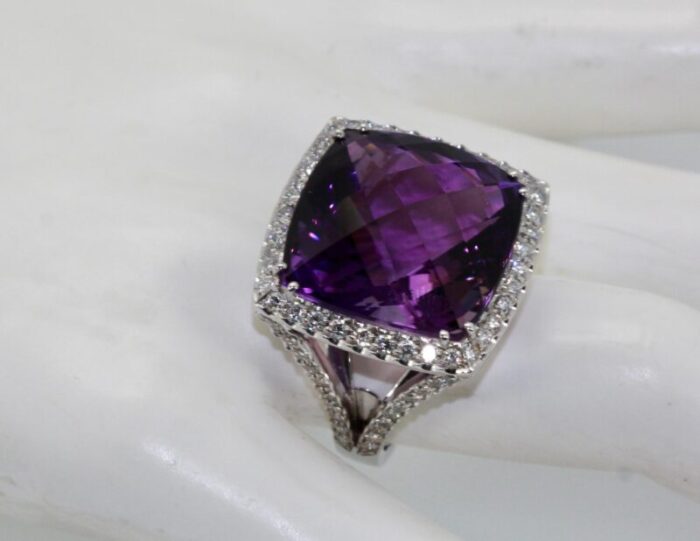 1980s amethyst ring 25 carats with diamond border size 75 0531