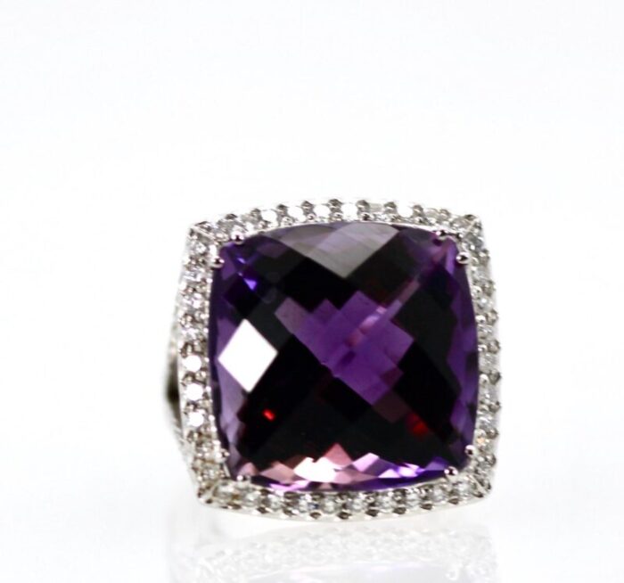 1980s amethyst ring 25 carats with diamond border size 75 9560