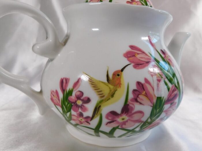 1980s pink floral tea pot with hummingbirds 8963