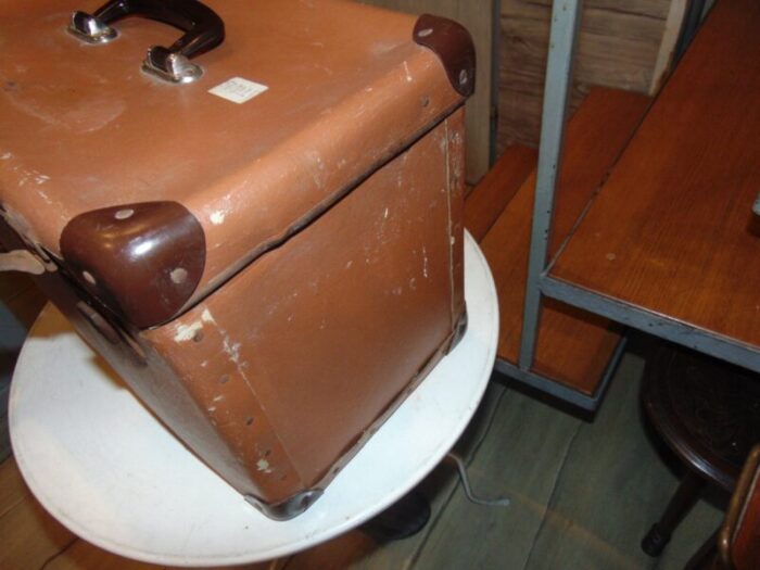 art deco suitcase 3