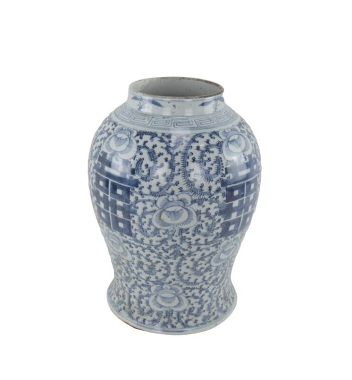 chinese mid qing blue and white porcelain ginger jar 8790