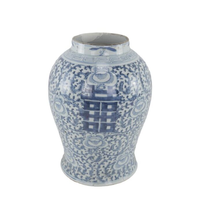 chinese mid qing blue and white porcelain ginger jar 9579