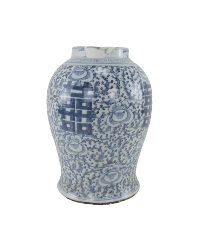 chinese mid qing blue and white porcelain ginger jar 9924