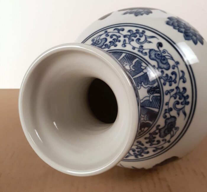 chinese porcelain lotus pond fengweizun 4350