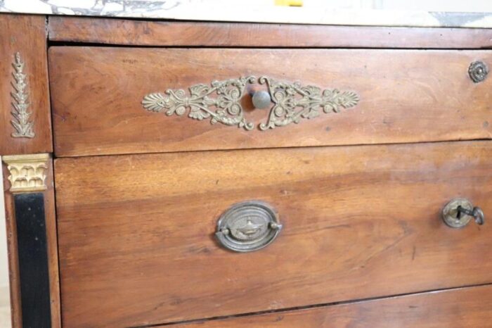 early 19th century chest of drawers in walnut and marble top 1288