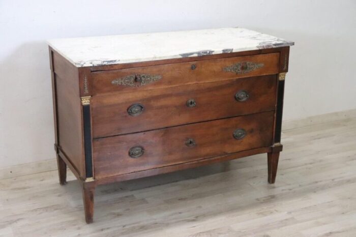 early 19th century chest of drawers in walnut and marble top 3263