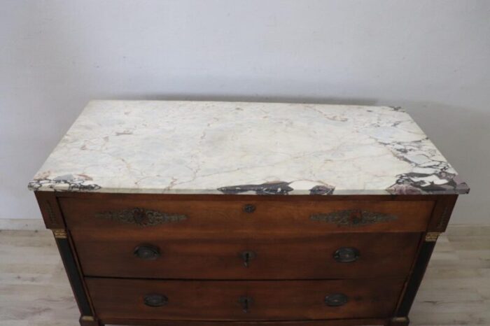 early 19th century chest of drawers in walnut and marble top 8283