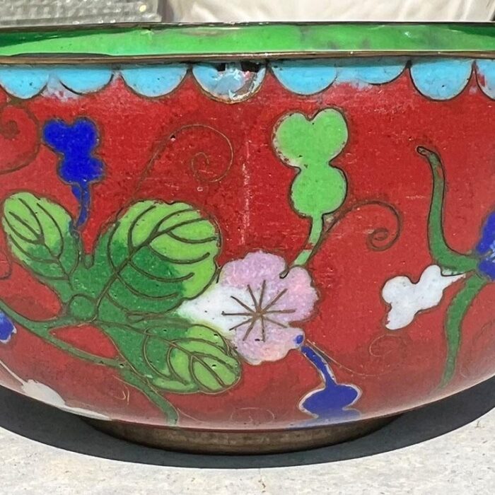 early 20th century chinoiserie cloisonne decorative floral motif bowl in red and green 9070