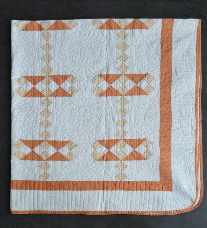 early 20th century quilt with hand stitched mattlasse detail 1247