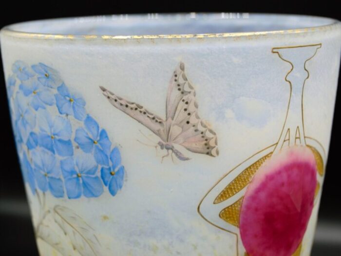 hortensias vase with butterfly decor from daum nancy 4