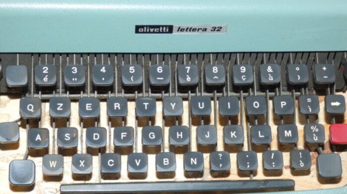 italian letter 32 typewriter by marcello nizzoli for olivetti 1963 4