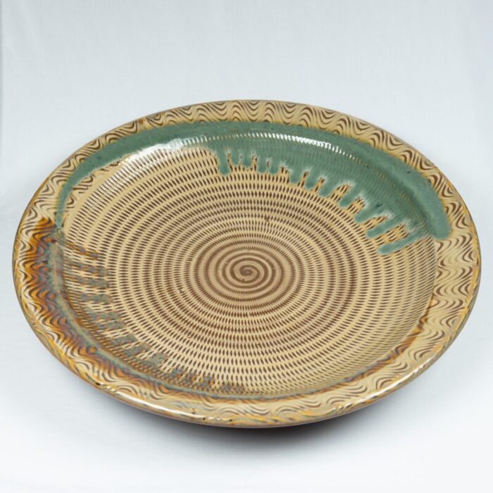 large mid 20th century koishiwara platter with chatter marks and two colour uchikake splash decoration 1082