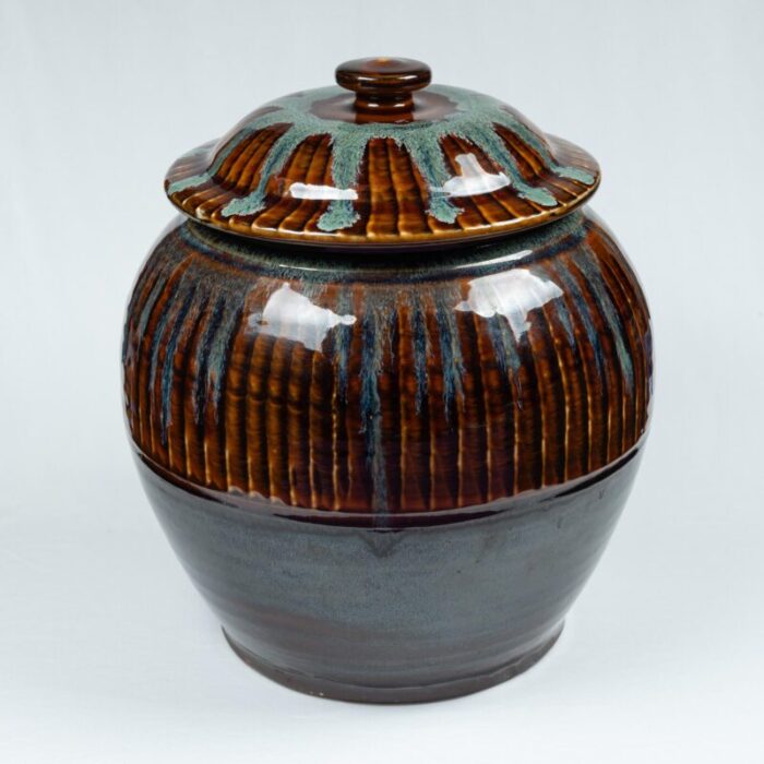 large mid 20th century onta jar with iron hakeme brush and splash decoration 9567