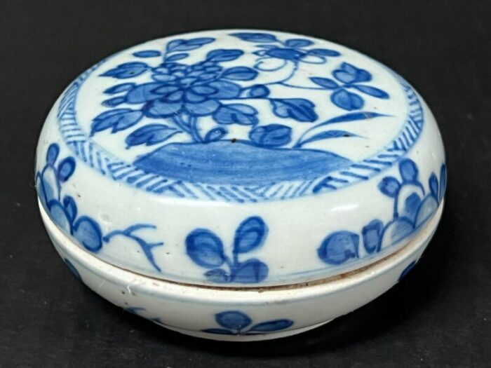 late 19th century chinese art porcelain blue and white round pill box 2412