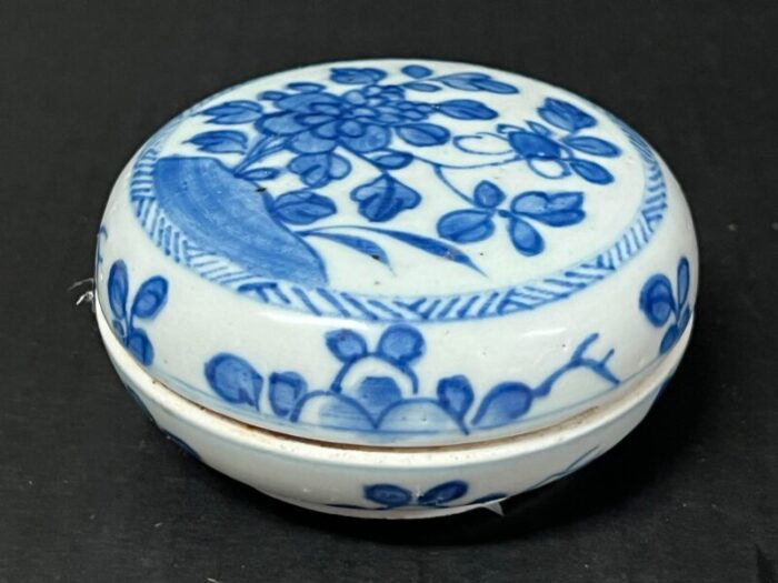 late 19th century chinese art porcelain blue and white round pill box 4020