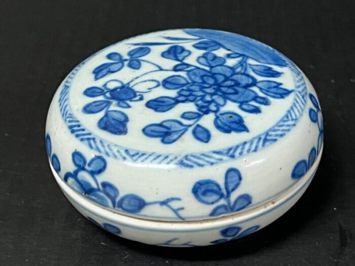 late 19th century chinese art porcelain blue and white round pill box 4522