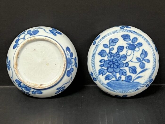 late 19th century chinese art porcelain blue and white round pill box 4529