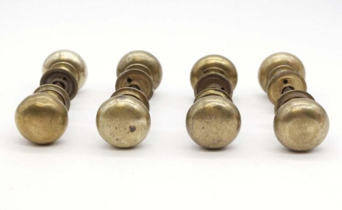 lot of 4 vintage brass 175 in door knobs and rosettes 4293