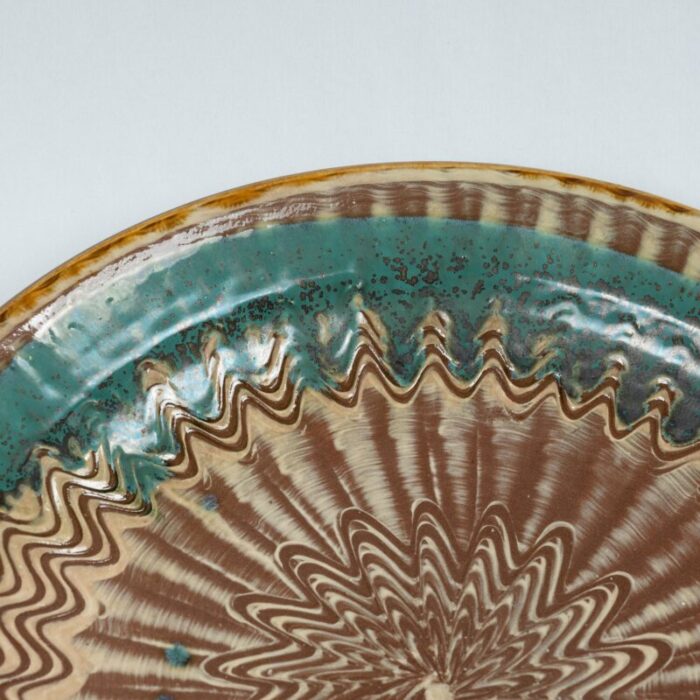 mid 20th century koishiwara platter with hakeme brush and two colour uchikake splash decoration 0851