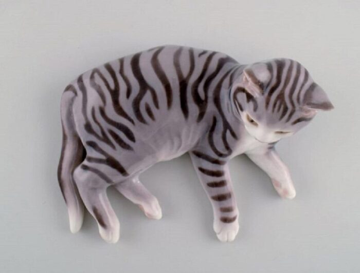 porcelain figurine of lying cat from bing grondahl 7