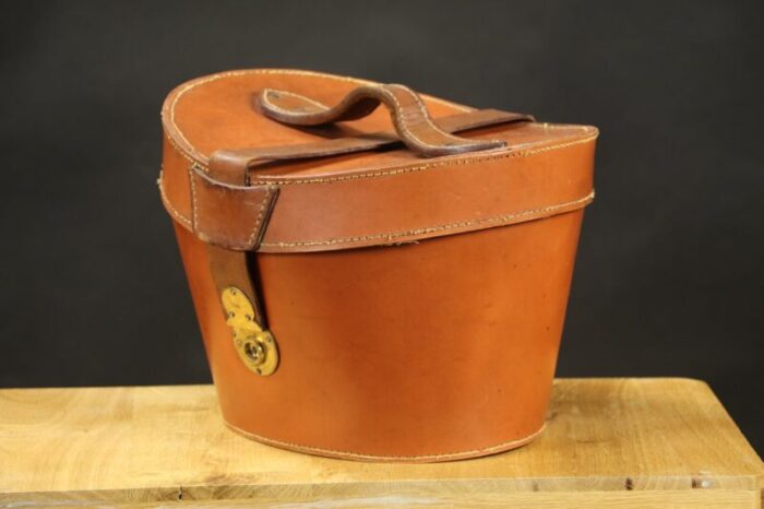 round leather hat trunk 4