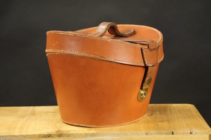 round leather hat trunk 5