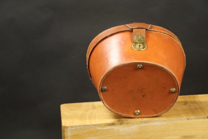 round leather hat trunk 6