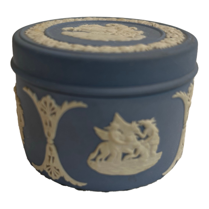 vintage 1960s wedgwood blue jasperware round trinket box with lid 8108