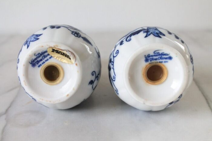 vintage blue and white ceramic salt and pepper shakers 5285