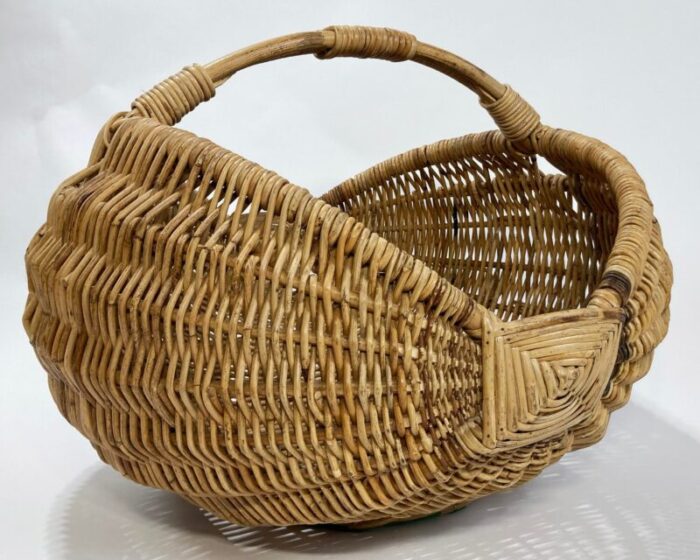 vintage extra large primitive handwoven buttocks style gathering basket 0200