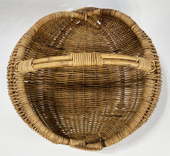 vintage extra large primitive handwoven buttocks style gathering basket 0917