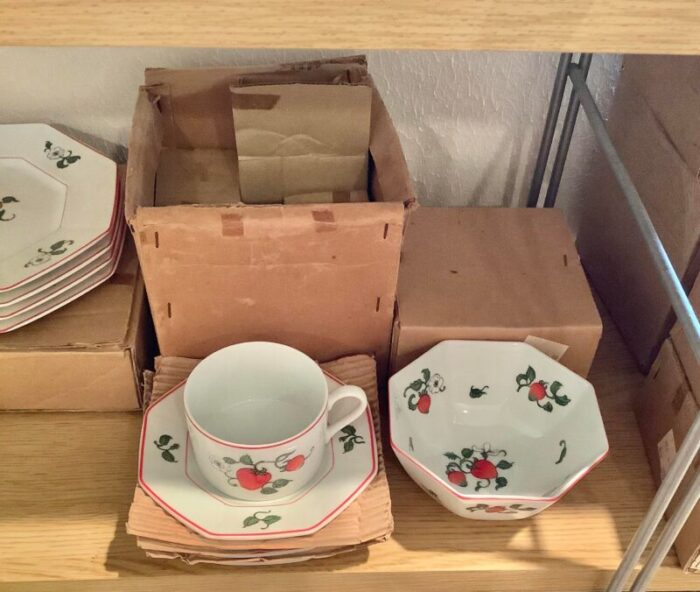 vintage fitz and floyd fraise de bois strawberry china octagon shape set 43 pieces 2795