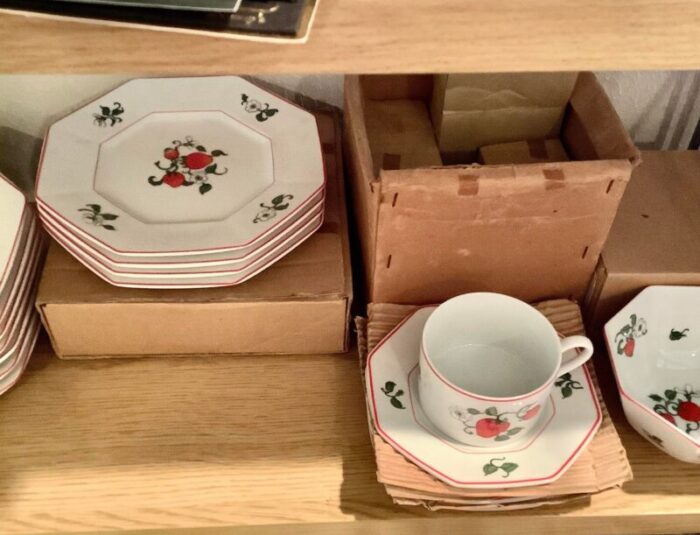 vintage fitz and floyd fraise de bois strawberry china octagon shape set 43 pieces 4960